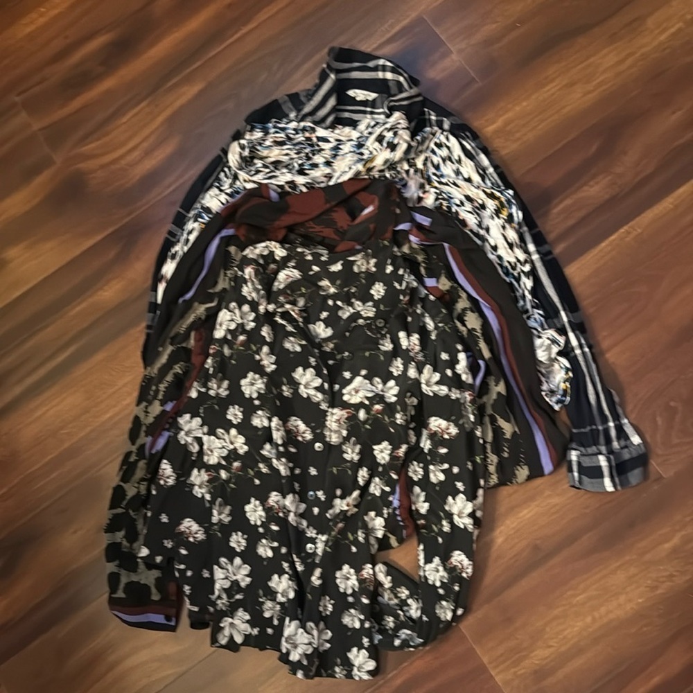BUNDLE Of 4 Button down Long Sleeve Shirts size Small/Medium